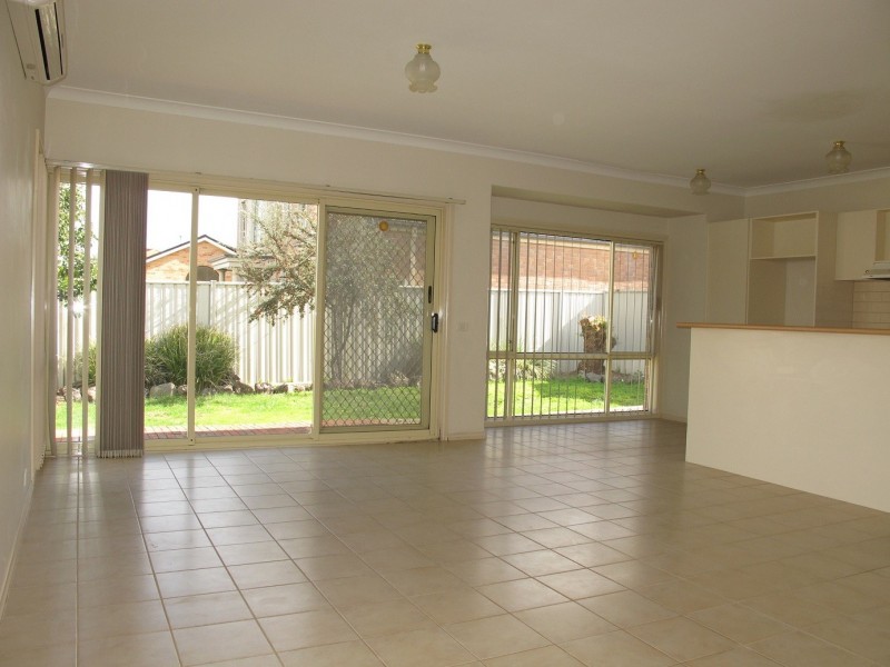 1 James Walk, Caroline Springs VIC 3023