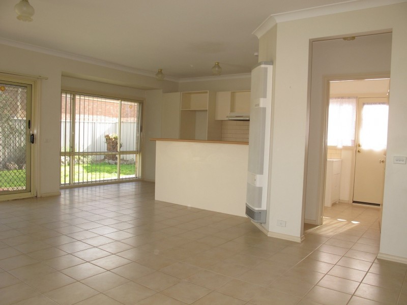 1 James Walk, Caroline Springs VIC 3023