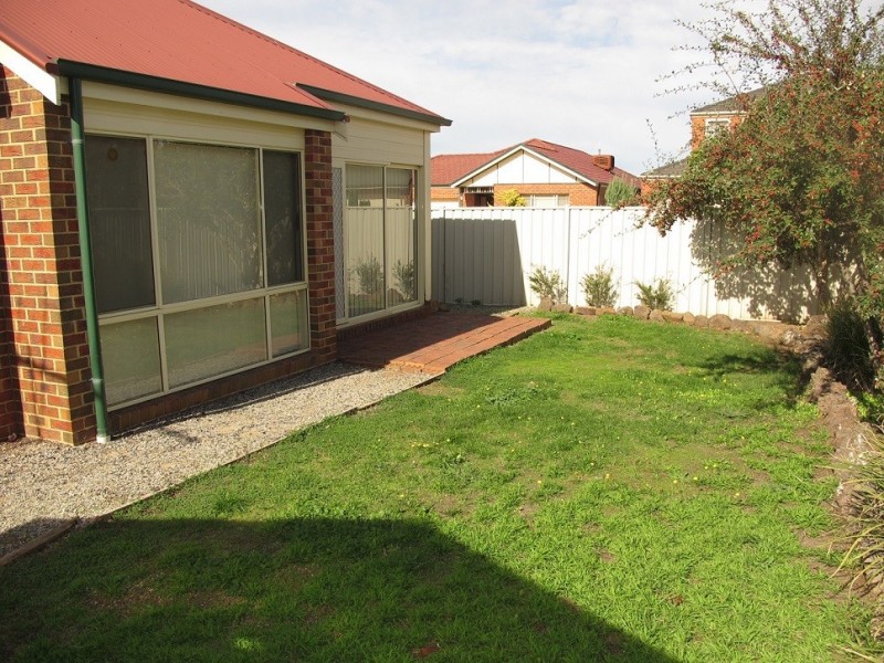 1 James Walk, Caroline Springs VIC 3023