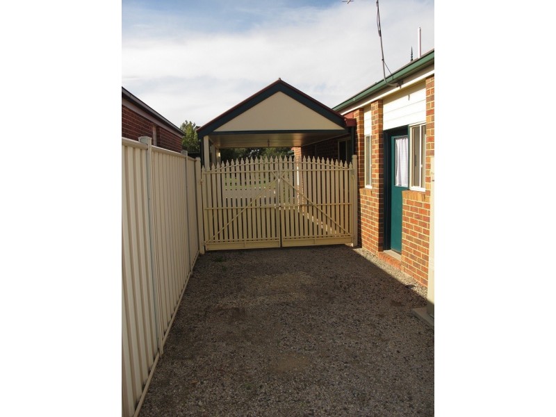 1 James Walk, Caroline Springs VIC 3023