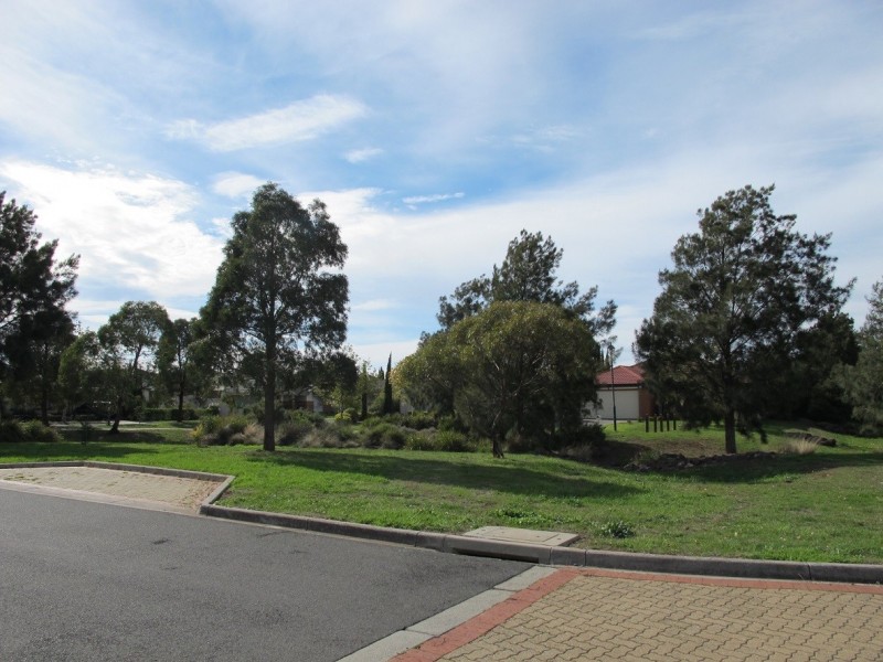 1 James Walk, Caroline Springs VIC 3023