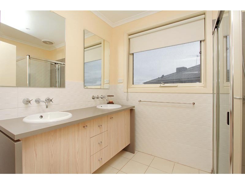 22 Garnet Way, Taylors Hill VIC 3037