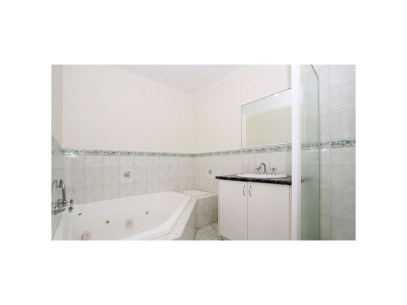 4 Japonica Crt, Cairnlea VIC 3023