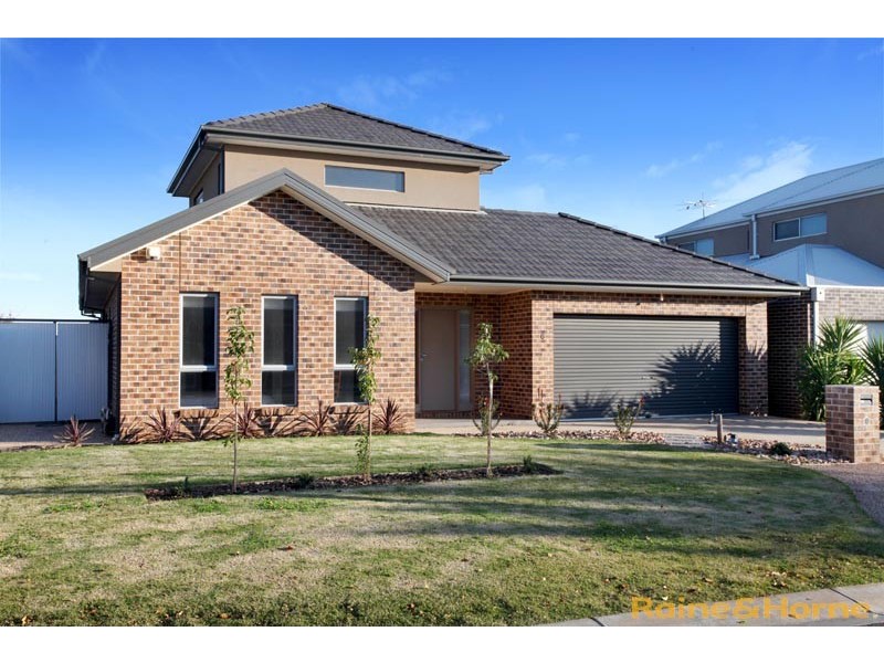 6 Aberfeldie Way, Caroline Springs VIC 3023