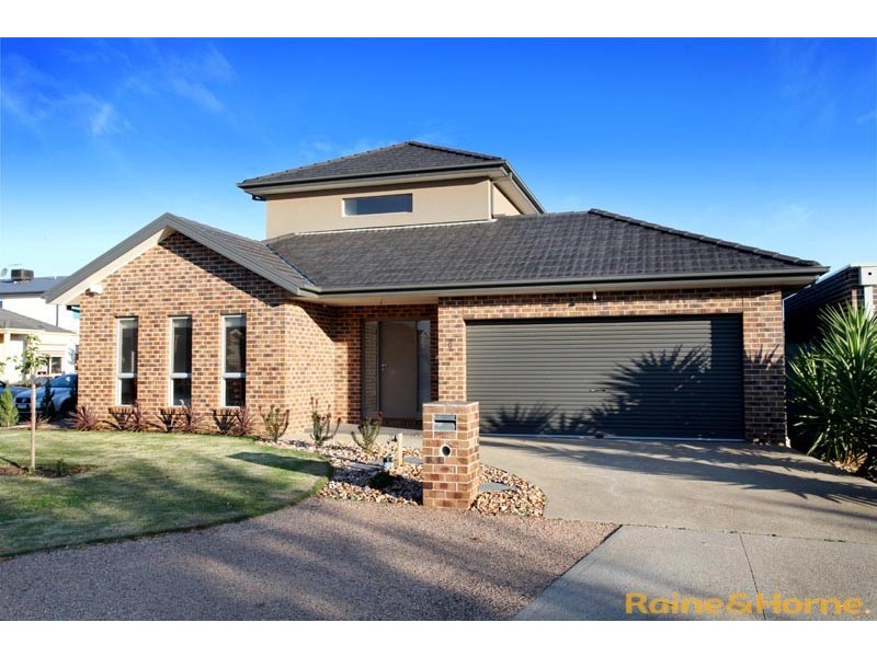 6 Aberfeldie Way, Caroline Springs VIC 3023