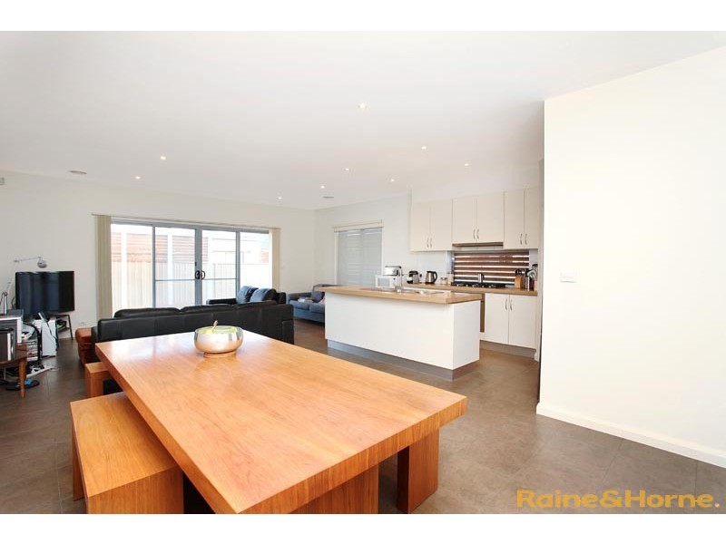 6 Aberfeldie Way, Caroline Springs VIC 3023