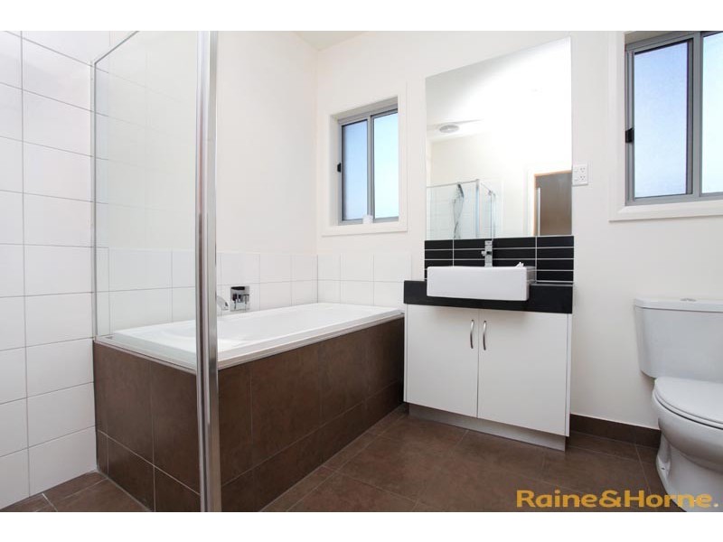 6 Aberfeldie Way, Caroline Springs VIC 3023