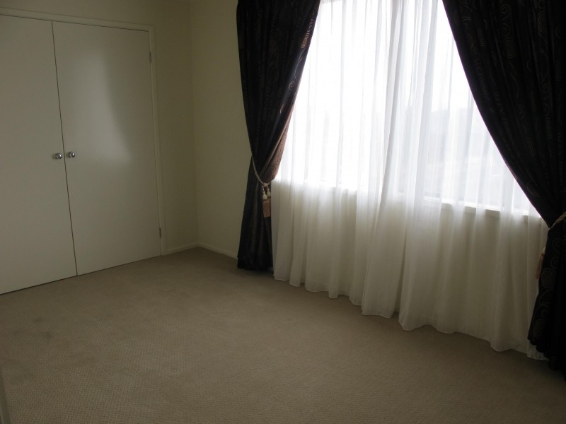 8 Coogee Dr, Taylors Hill VIC 3037