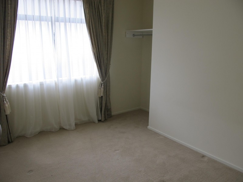 8 Coogee Dr, Taylors Hill VIC 3037