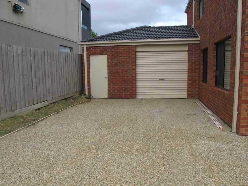 8 Coogee Dr, Taylors Hill VIC 3037