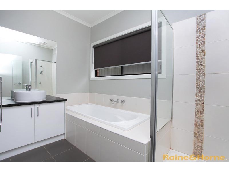 66 Botanical Drive, Caroline Springs VIC 3023