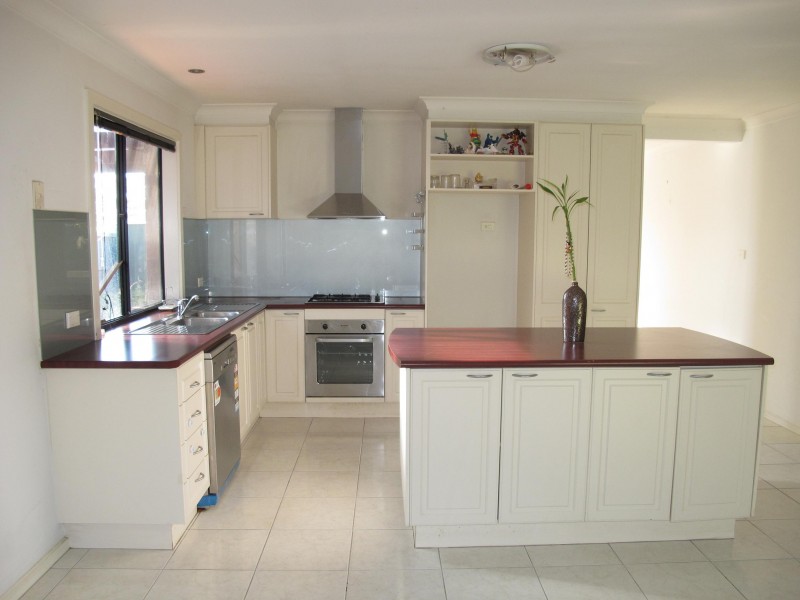 40 KLIPPEL WAY, Caroline Springs VIC 3023