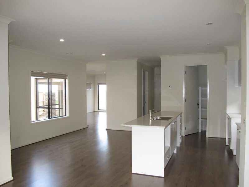 49 Riviera Drive, Hillside VIC 3037