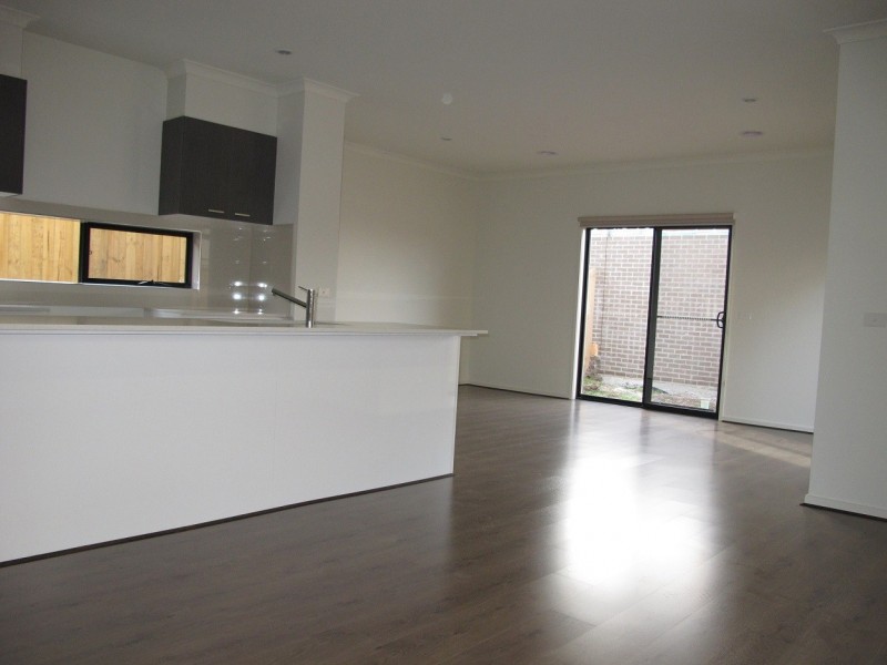 49 Riviera Drive, Hillside VIC 3037