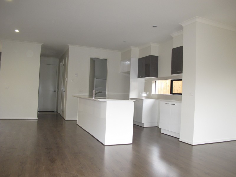 49 Riviera Drive, Hillside VIC 3037