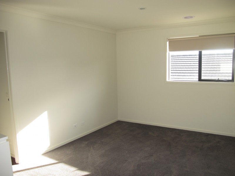 49 Riviera Drive, Hillside VIC 3037