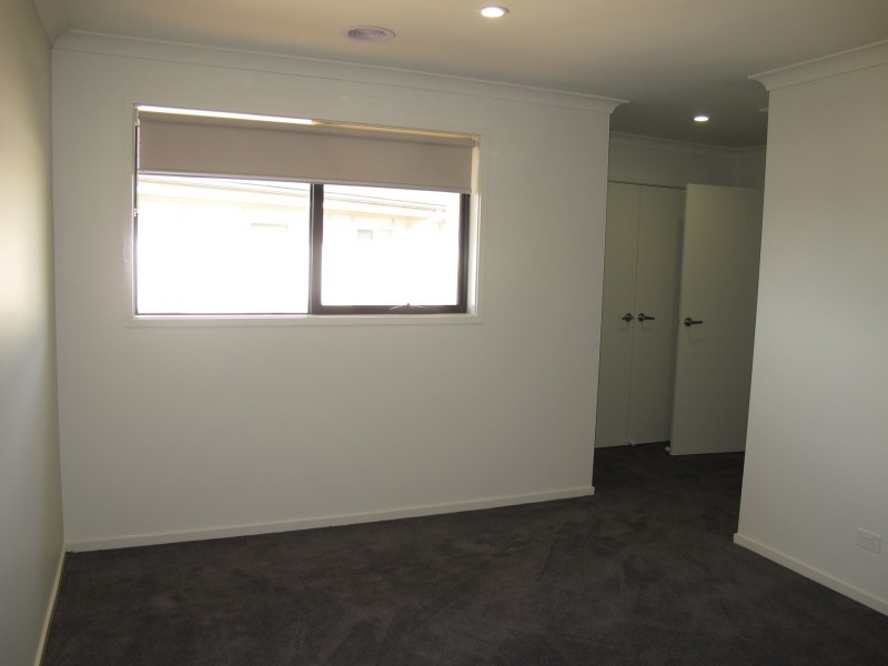 49 Riviera Drive, Hillside VIC 3037