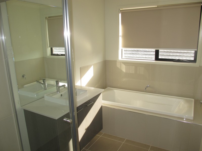 49 Riviera Drive, Hillside VIC 3037