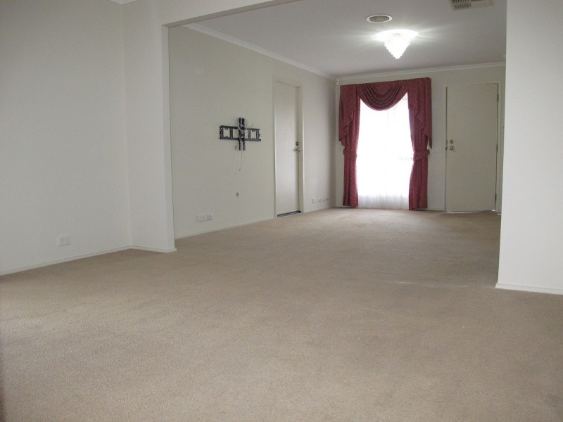 19 Gisborne Way, Caroline Springs VIC 3023