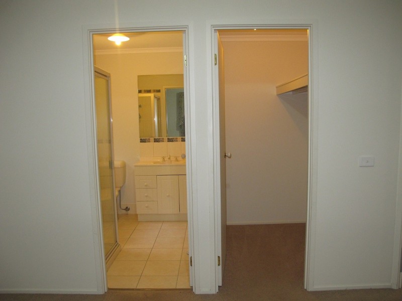 19 Gisborne Way, Caroline Springs VIC 3023