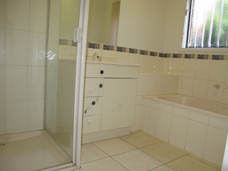 19 Gisborne Way, Caroline Springs VIC 3023