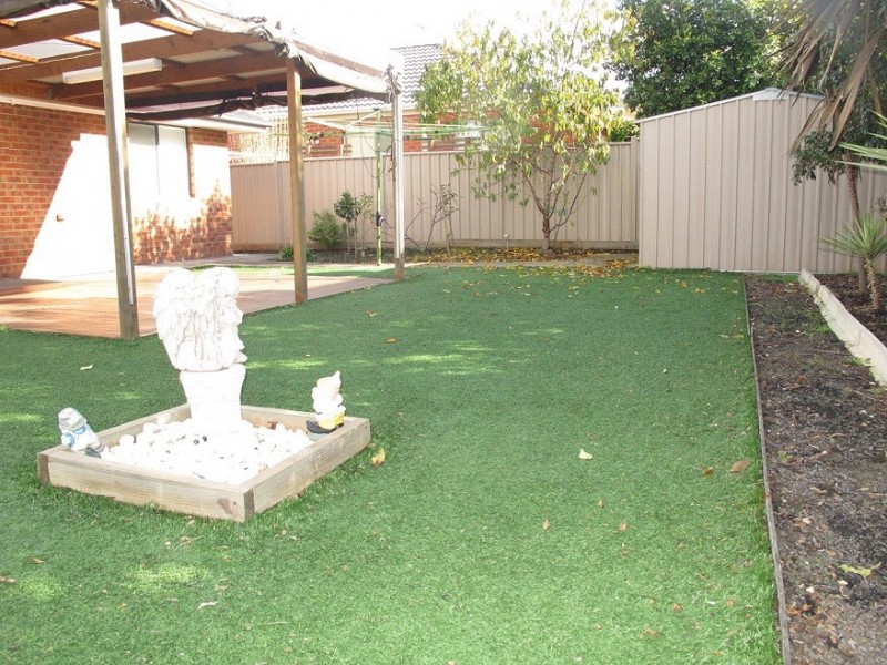 19 Gisborne Way, Caroline Springs VIC 3023