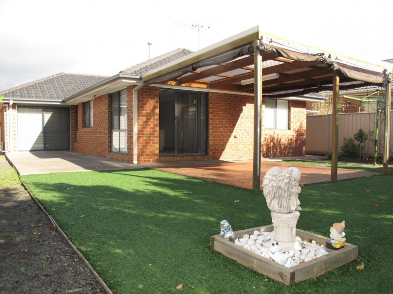 19 Gisborne Way, Caroline Springs VIC 3023