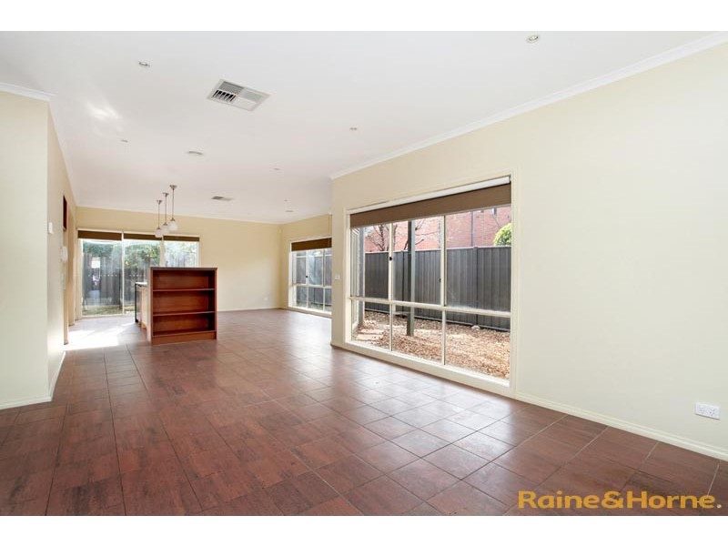 18 Cassan Way, Caroline Springs VIC 3023