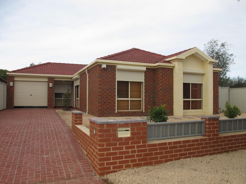 50 HERRINGTON TURN, Caroline Springs VIC 3023