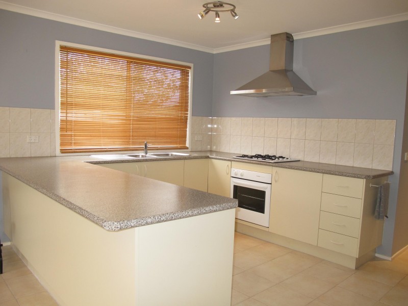50 HERRINGTON TURN, Caroline Springs VIC 3023