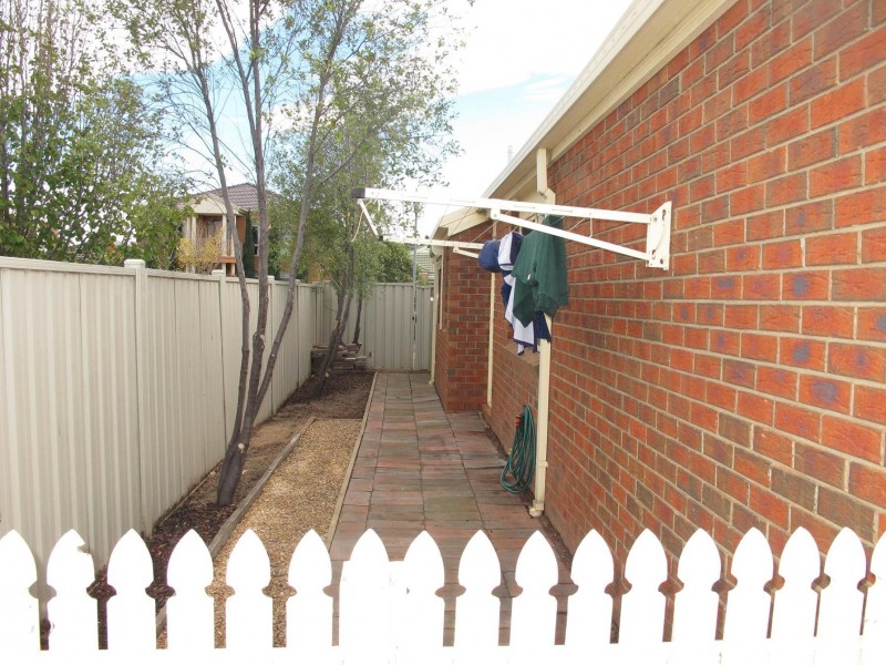 50 HERRINGTON TURN, Caroline Springs VIC 3023