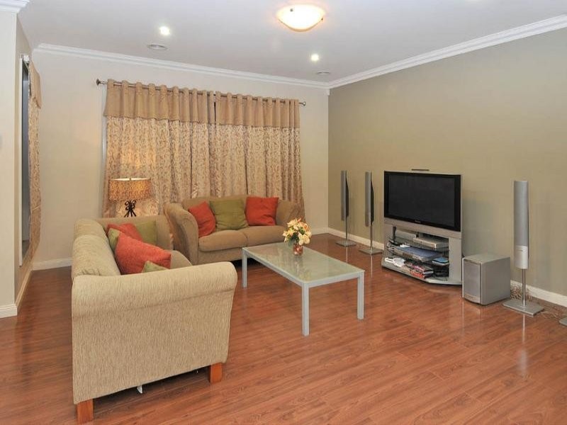 74 Kororoit Approach, Caroline Springs VIC 3023