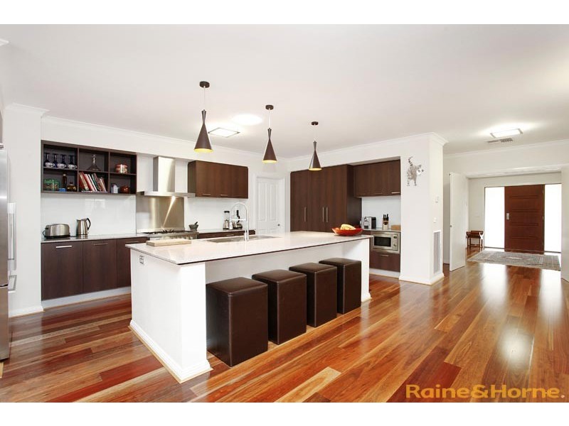 9 Redcliffe Terrace, Taylors Hill VIC 3037