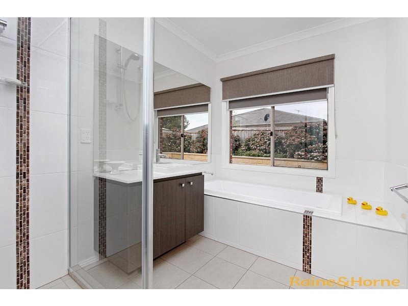 9 Redcliffe Terrace, Taylors Hill VIC 3037