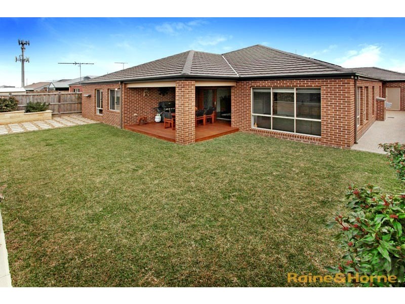 9 Redcliffe Terrace, Taylors Hill VIC 3037