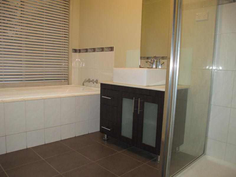 26 Pilbara Avenue (Burnside), Caroline Springs VIC 3023