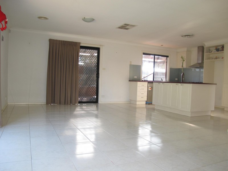 40 Klippel Way, Caroline Springs VIC 3023