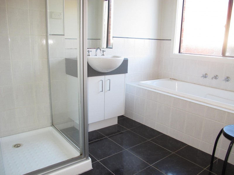 40 Klippel Way, Caroline Springs VIC 3023