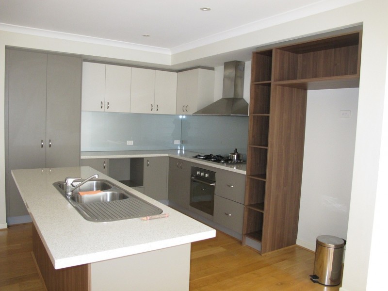 3 Oldis Close, Caroline Springs VIC 3023