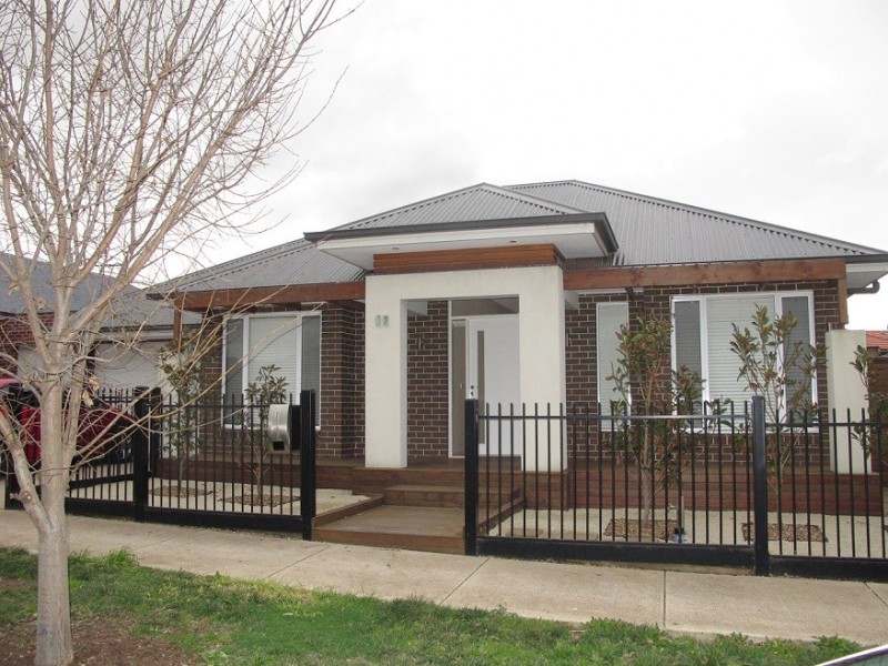 37 Lambertia Loop, Caroline Springs VIC 3023