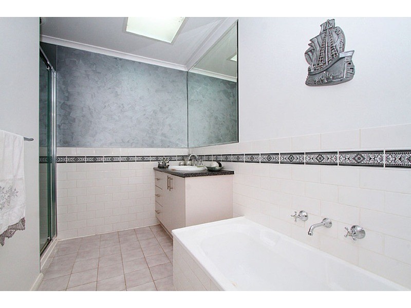 25 Village Avenue, Taylors Lakes VIC 3038