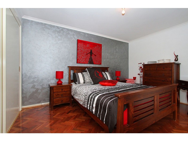 25 Village Avenue, Taylors Lakes VIC 3038