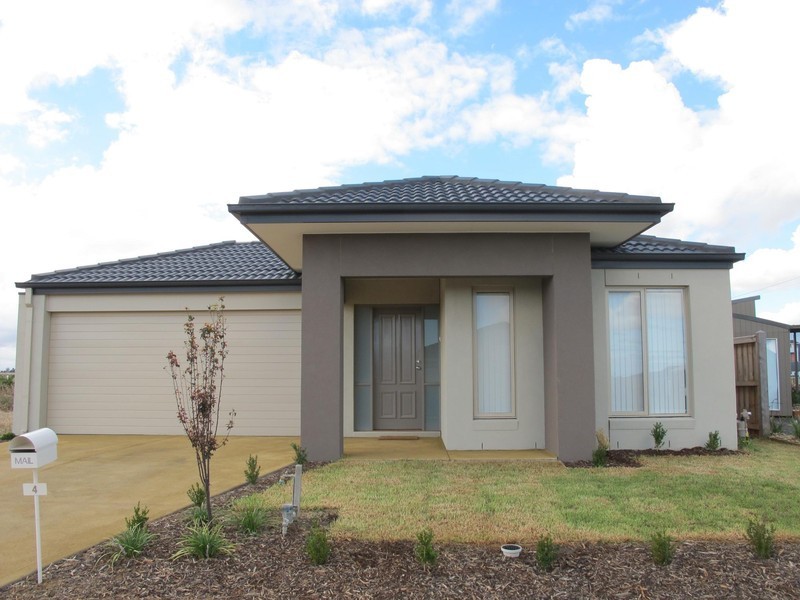 4 Annecy Blvd, Plumpton VIC 3335