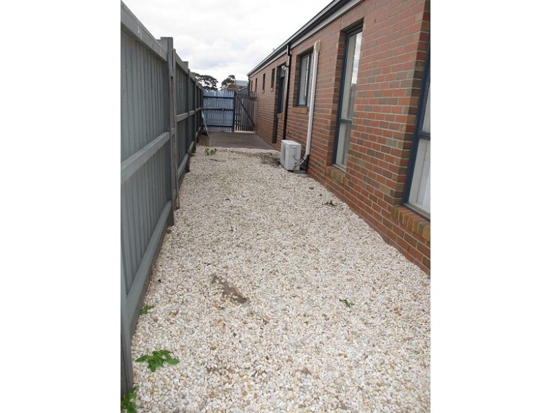 42 Dickerson Way, Caroline Springs VIC 3023