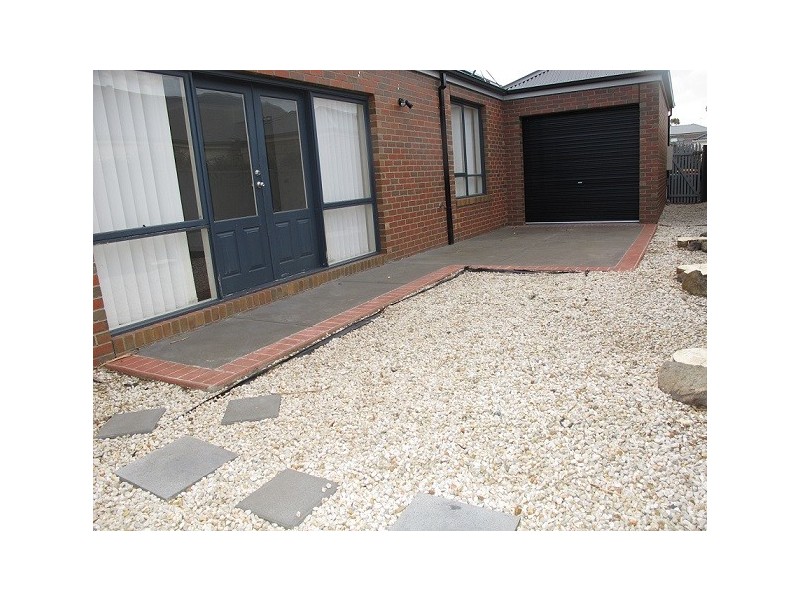 42 Dickerson Way, Caroline Springs VIC 3023