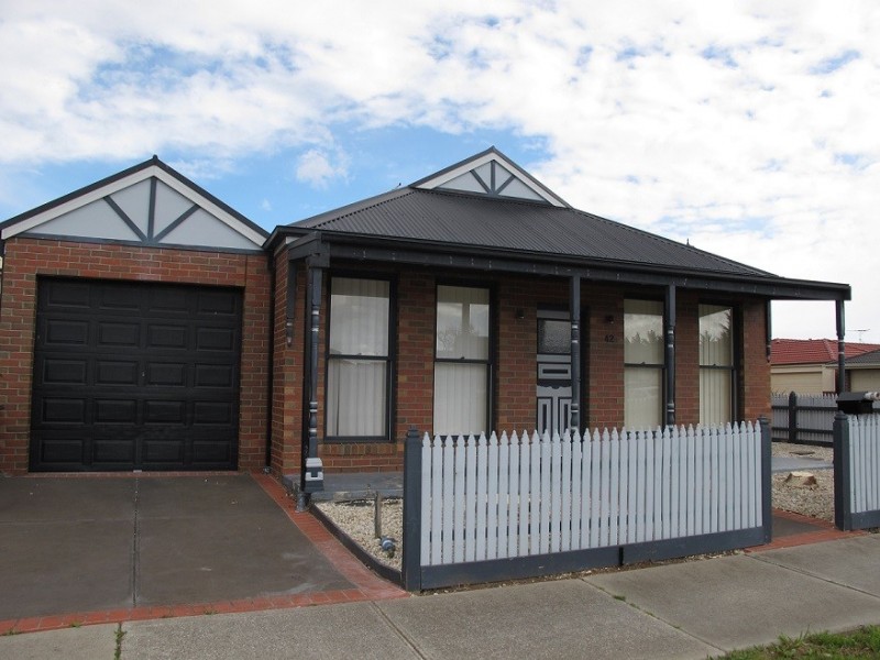 42 Dickerson Way, Caroline Springs VIC 3023