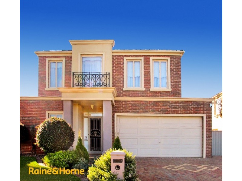 47 St Georges Ave, Caroline Springs VIC 3023