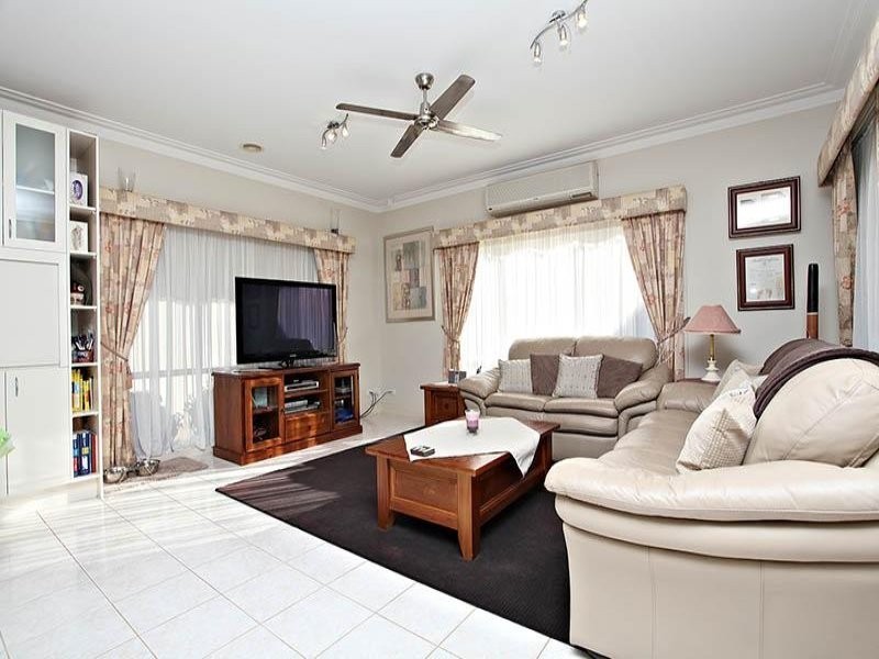 47 St Georges Ave, Caroline Springs VIC 3023