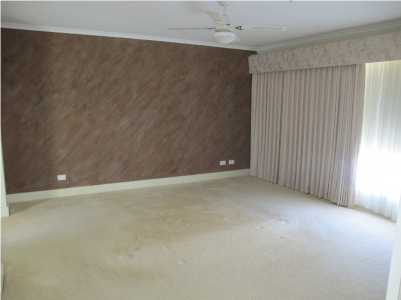 47 St Georges Ave, Caroline Springs VIC 3023