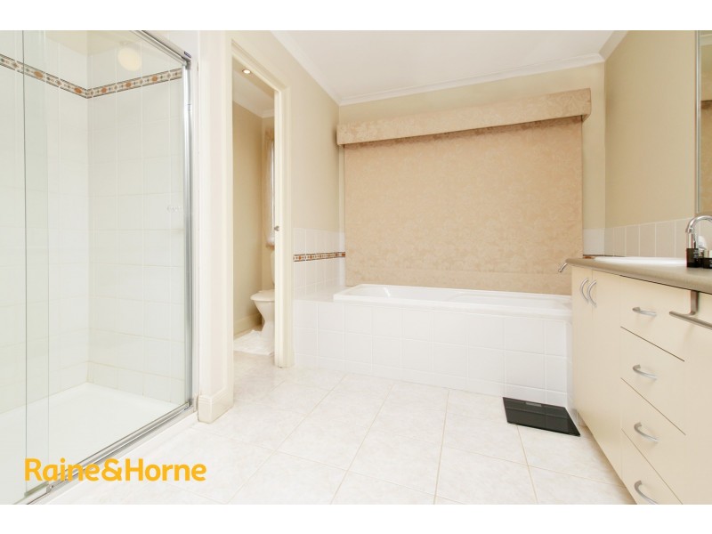 47 St Georges Ave, Caroline Springs VIC 3023